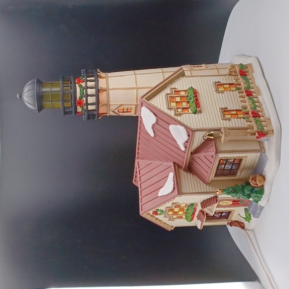 Charming lighted house Vintage Santa’s Workbench Freedom Choice Lighthouse - Picture 4 of 9